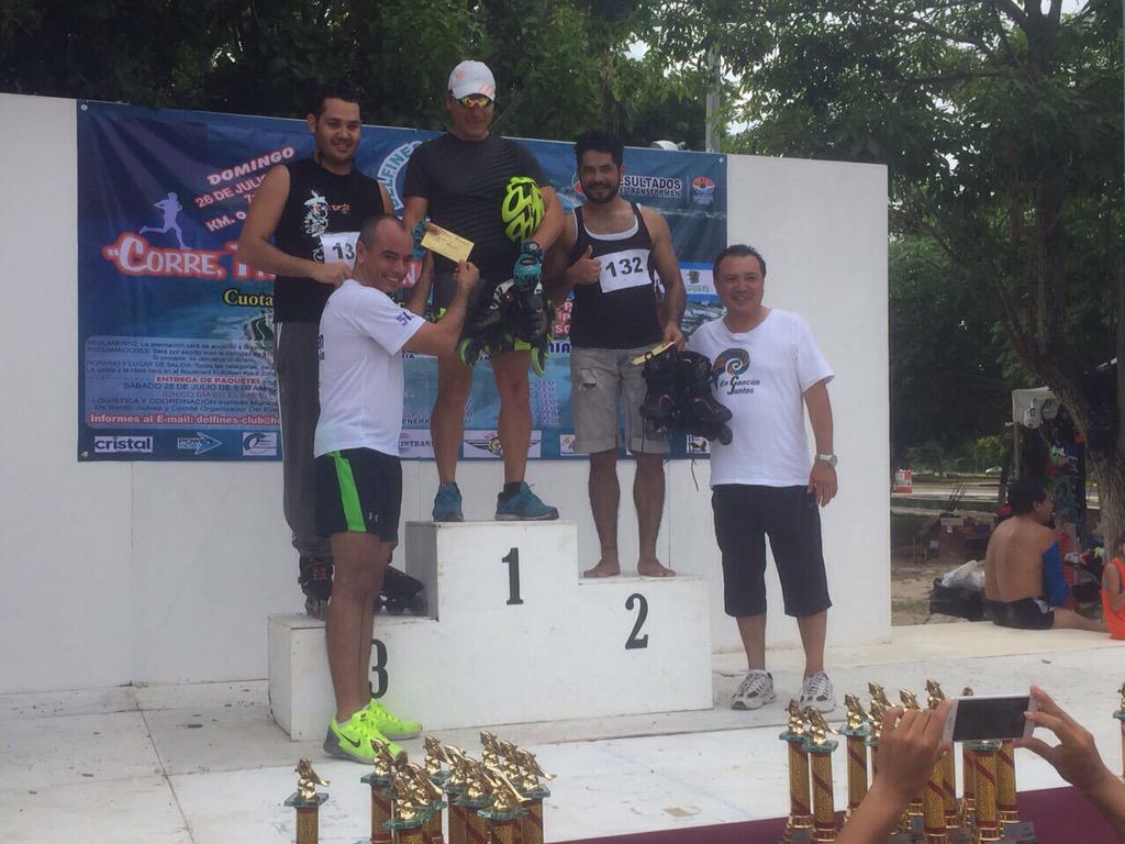 Así hoy la categoría varonil de la carrera en patines !!! Por club delfines