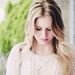 Amy_rpgvas's tweet image. &quot;En vérité, tout le monde vous fera souffrir. Il suffit juste de choisir ceux qui en valent la peine.&quot;