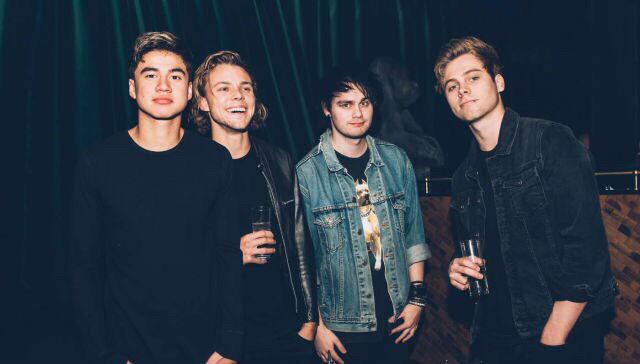 5SOS_Daily's tweet photo. #MTVHottest 5 Seconds Of Summer http://t.co/GTba9PNnyi