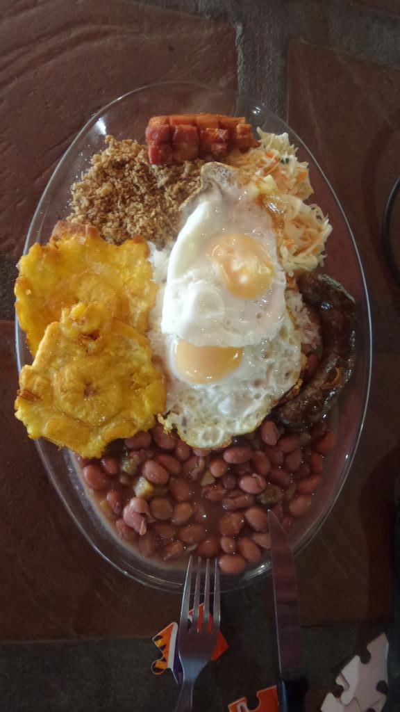 Pitufosranch's tweet photo. La mejor bandeja paisa y el mejor hervido de parque caiza @ParqueCaiza @ParquecaizaVP @CaizaPositivo @Jetsualum http://t.co/pZ6ykNSbV6