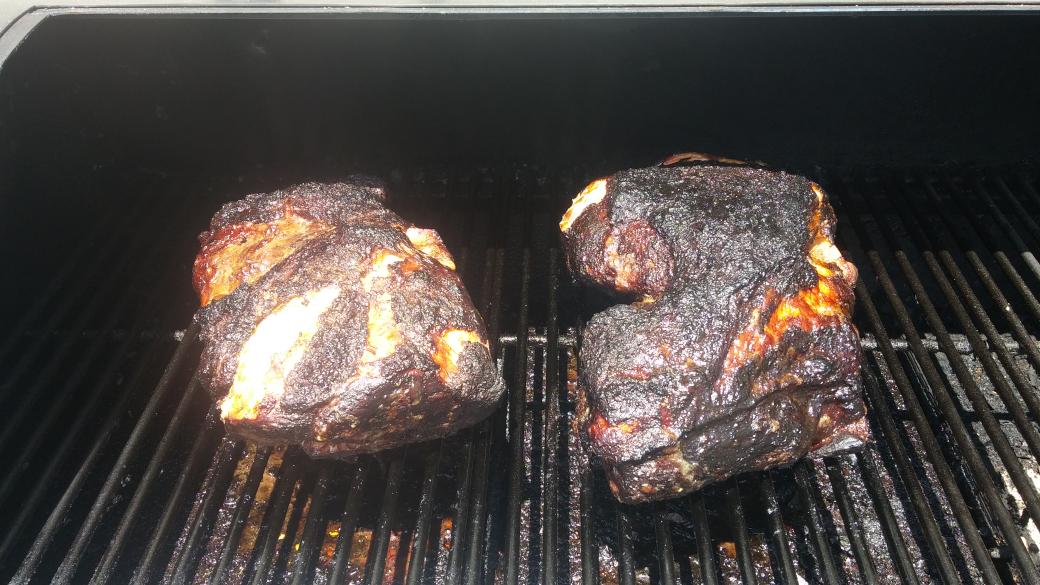 SmokingBearBQ's tweet photo. Butts after 4 hours.  Excited for dinner http://t.co/yE31sYU4ax
