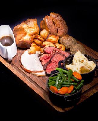 xacerimmer's tweet photo. @tjcms proper Sunday lunch for 2 http://t.co/fdloUqRpks