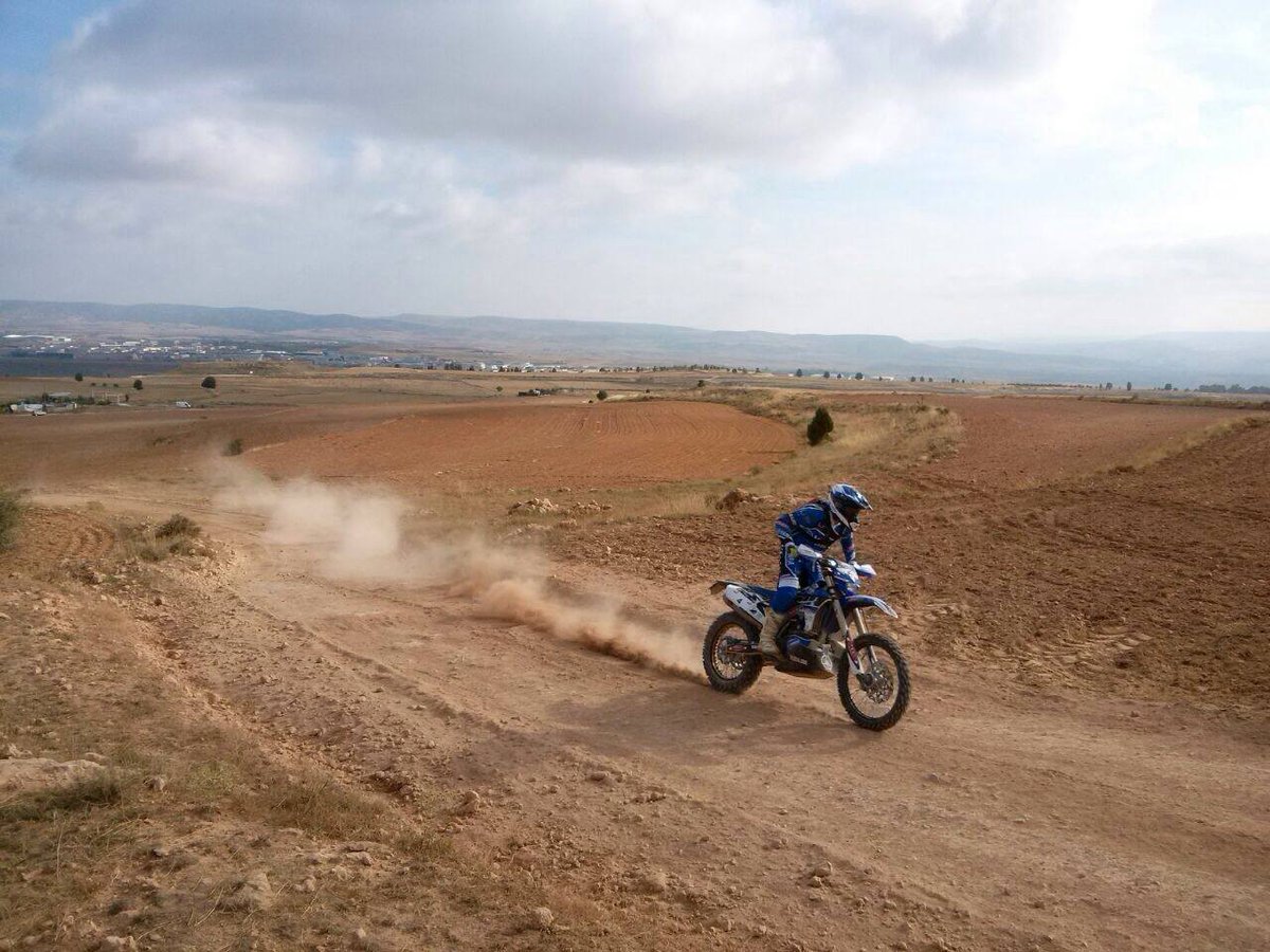 EspirituDakar's tweet photo. #BAJAESPAÑA | #MOTOS
#PODIOFINAL
1° @gerardfarres
2° @MarcGuasch1 +10:43.0
3° #MarcSolà +16:29.0
(#FotoCar) http://t.co/j04ToUmnQq