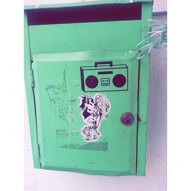 StArtEverywhere's tweet image. #cortedevinil #stickers #streetartmexico #streetart by konterones