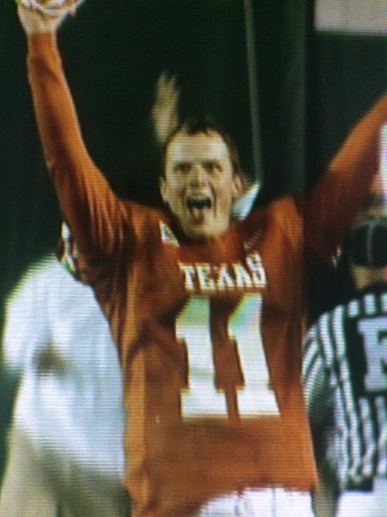 Happy Birthday to the legendary quarterback of the Texas Longhorns Major Applewhite!! 