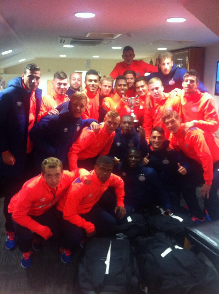 PSV's tweet photo. Jong PSV heeft in Engeland de Steel Park Cup gewonnen. Gefeliciteerd boys! #PSV http://t.co/hv30LRWdGl