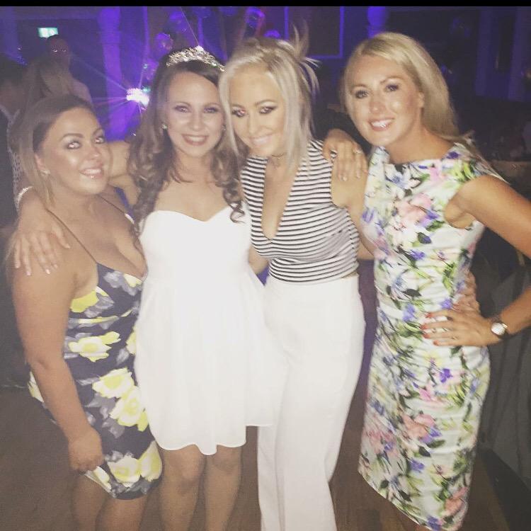 laceygray88's tweet image. #girls #weddung #dress2