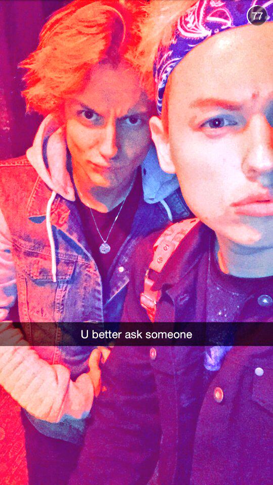 JuliaFooo's tweet photo. @thefooomusic #TFCtoPoland @oscarenestad #snapchat @afterromeo @drewryanscott #ARtoPoland http://t.co/I4cWTp1W9j