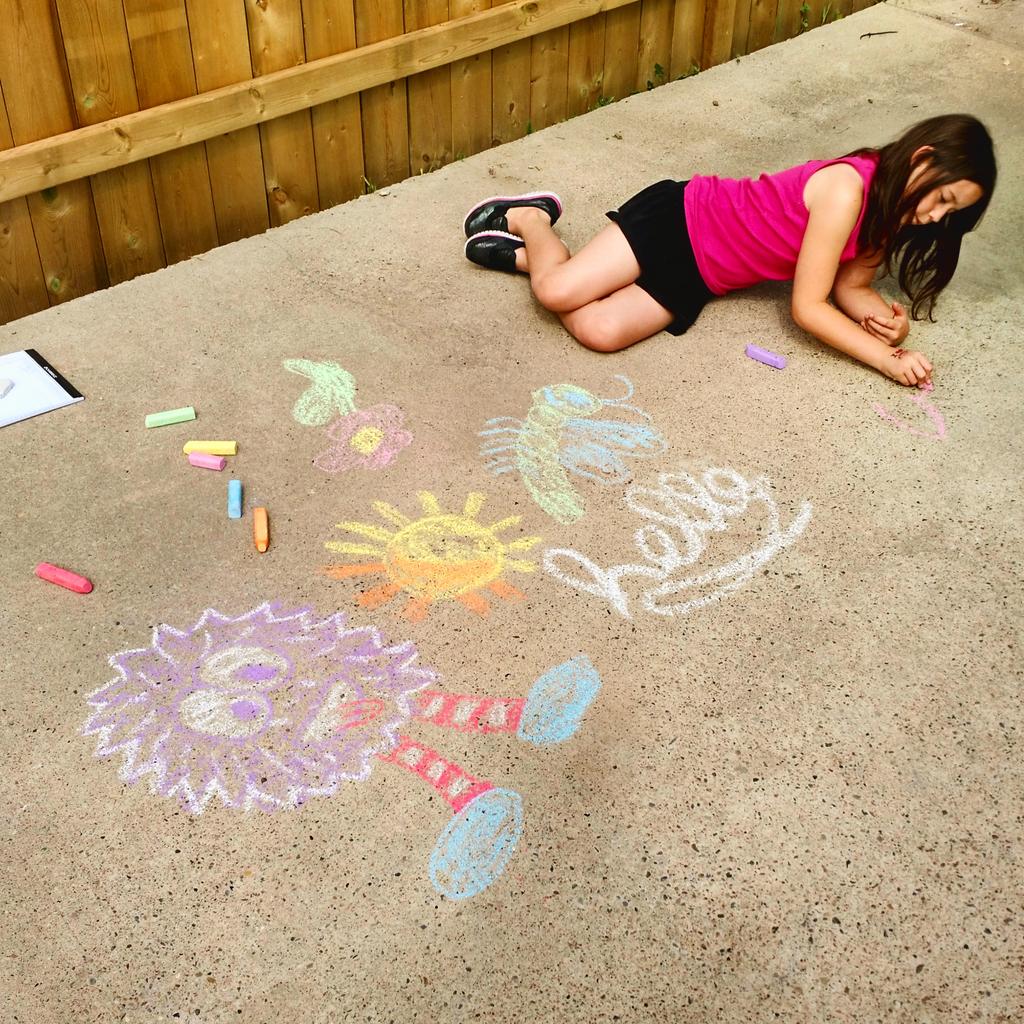 thingswithdaddy's tweet image. Chalk drawings with Miss @Nevaehsays. #dadlife #MyLittlePony #chalk #thingswithdaddy