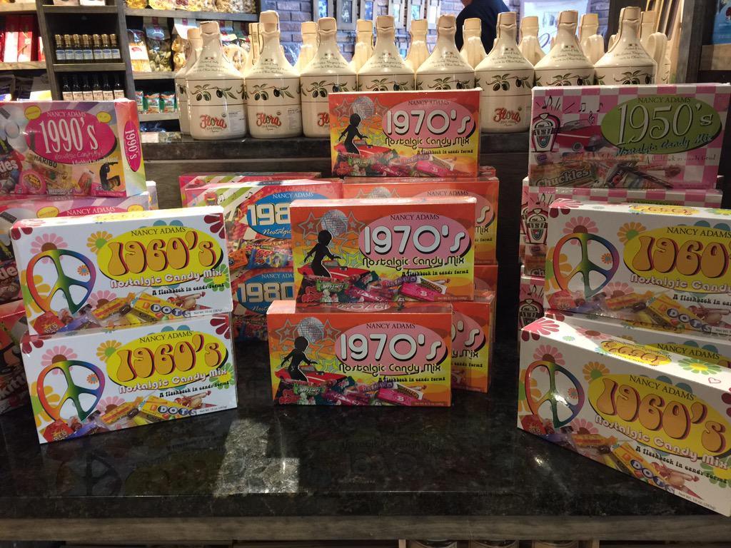 MaribelAberCNN's tweet photo. Great gift idea! #throwbackcandy http://t.co/InrnVJFVl1