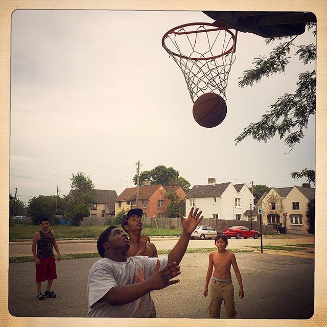 MarktownUSA's tweet photo. http://t.co/uFavegplKI Sunday hoops in #marktown #marktown http://t.co/YnOuMO1zeW
