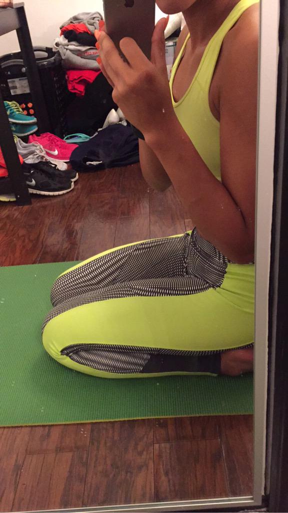 Pumkimmm's tweet photo. I guess I should workout... 🐒 http://t.co/kd5v8mkSjm