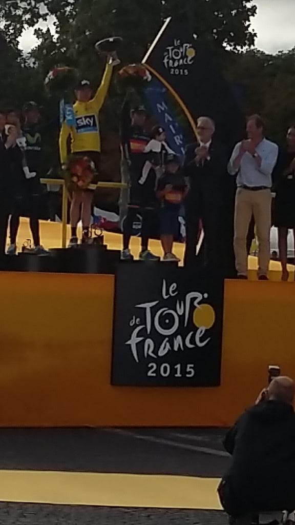 En el podio <a href="/alejanvalverde/">Alejandro Valverde</a> con sus hijos pablo y Natalia