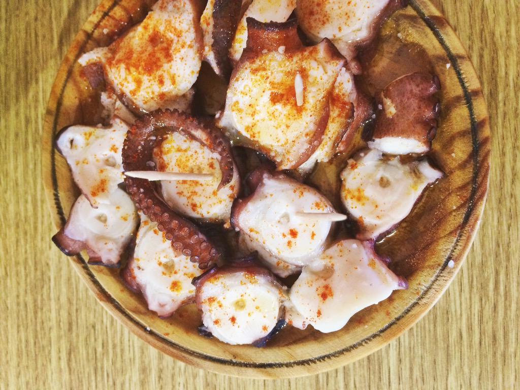 🐙 PULPO Á FEIRA: en Galicia sabe mejor. Haciendo menos duro #elcaminodesantiago 🐙