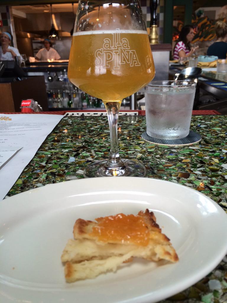 gooseislandPHL's tweet image. @allaspinaphilly drinking @tiredhandsbeer #AlienChurch eating homemade biscuits/jam by @Chef_Pink_Lady @JamieeDeLong
