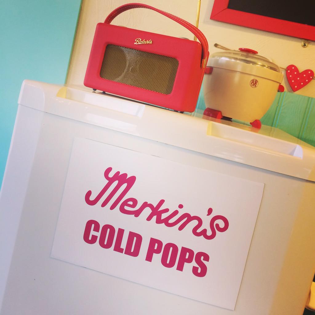 MerkinsFarm's tweet photo. The Drinks Fridge at Merkins Cafe #retro #awardwinning #cafe #bradfordonavon #coldpops http://t.co/8UveNyqaYE
