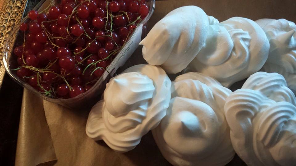 Vegan meringues and local currants ready to go. Mon and Tues  <a href="/thearchitectcb3/">The architect</a>  #vegan #glutenfree  @FoodCambridge