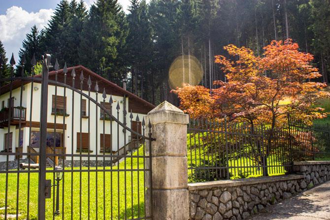 ItalyZapping's tweet photo. Tra le passioni di #Papa #Wojtyla la #montagna! Ecco la sua residenza a Lorenzago di Cadore. http://t.co/8OCr3swjkb http://t.co/DBwINCdwcQ