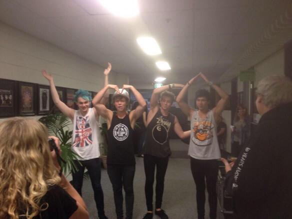 5SOS_Cali's tweet image. How many RTs can fetus 5SOS get!? #MTVHottest 5SOS