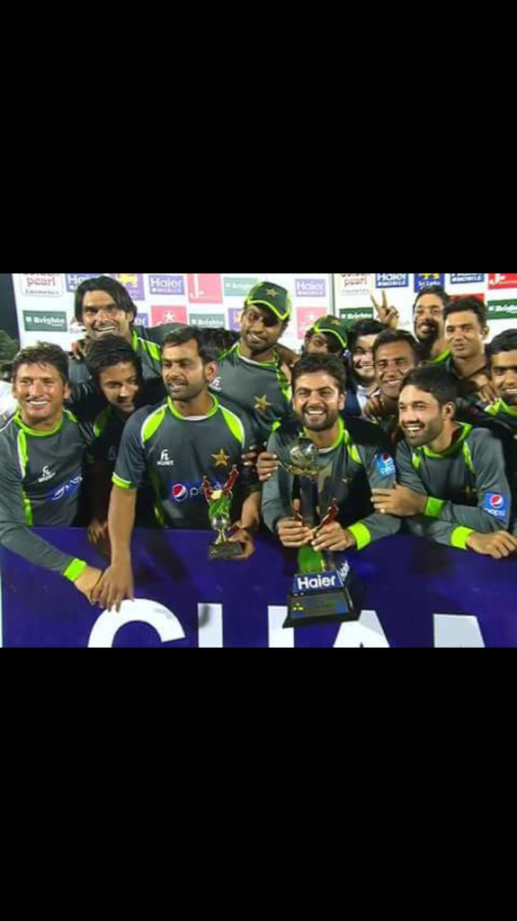 AzharAli_'s tweet photo. Champions👏👏👏✌️✌️✌️ http://t.co/mWdFgYqEuL