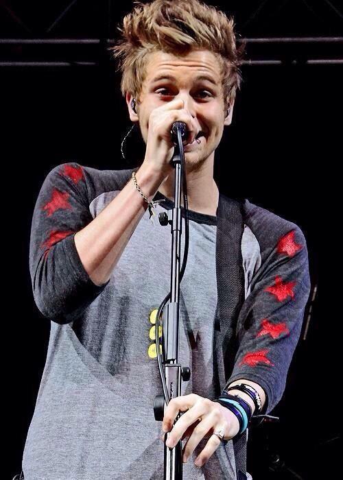 adoreaboutluke's tweet image. when luke had these phase of wearing the shirts and sleeves with stars on it #MTVHottest 5SOS