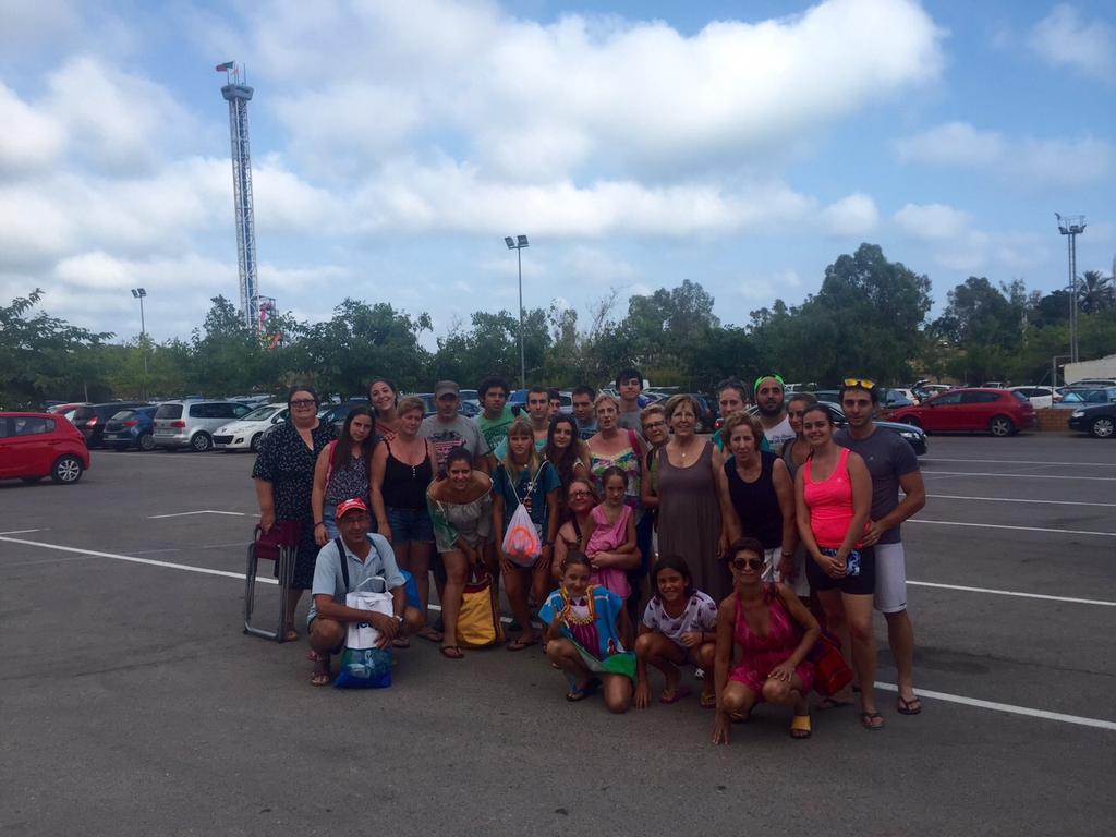 Fallamercat's tweet image. Hui excursió fallera a Aquarama! #FallaPlaçaDelMercat