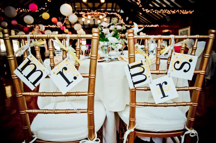 lnspiredWedding's tweet photo. Mr &amp; Mrs Chair Signs http://t.co/BoAeRnZXxh http://t.co/qQZx7w05yq