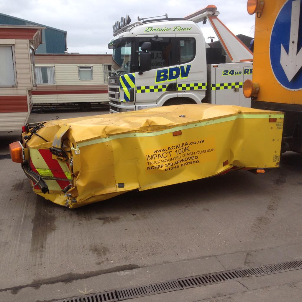 FuelMedic's tweet photo. “@bdv_control: @dharford79 @CIPhilVickers Don't forget this one of ours. Struck on M1 roadworks earlier this year http://t.co/LDiLY6w4q1”