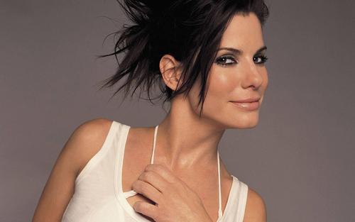 Happy Birthday Sandra Bullock :) Cheers from the family. 