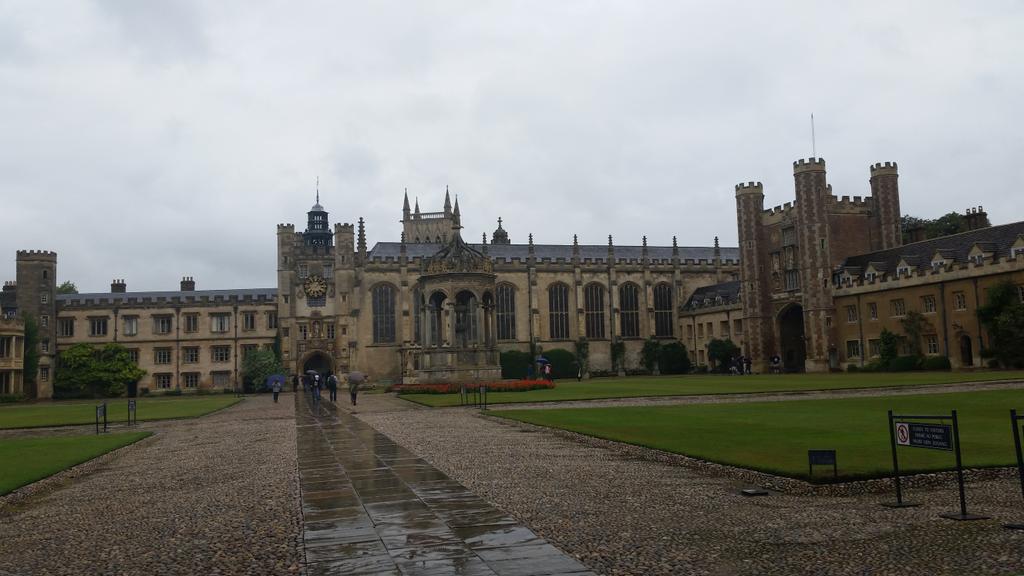 IrinaSun4's tweet photo. CAMBRIDGE~ @Manorcourses #shieldhouse http://t.co/sa6Bfh1GEz