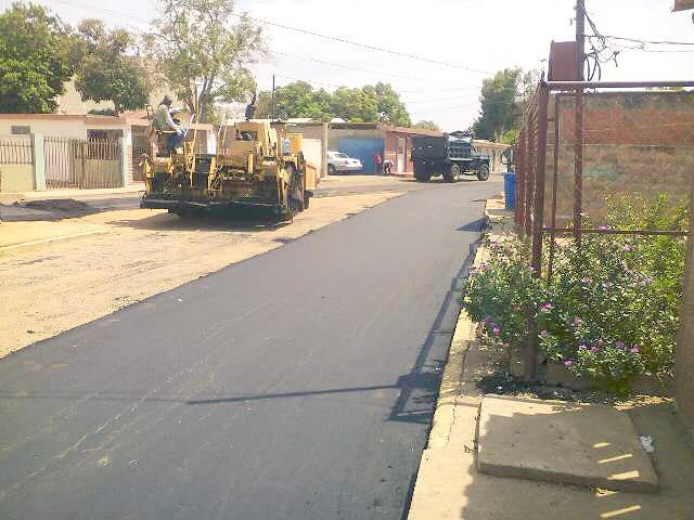 EvelingTrejo's tweet photo. ¡Seguimos recuperando calles y avenidas de #Maracaibo! Desde el sector Las Corubas http://t.co/0tWcV42voO