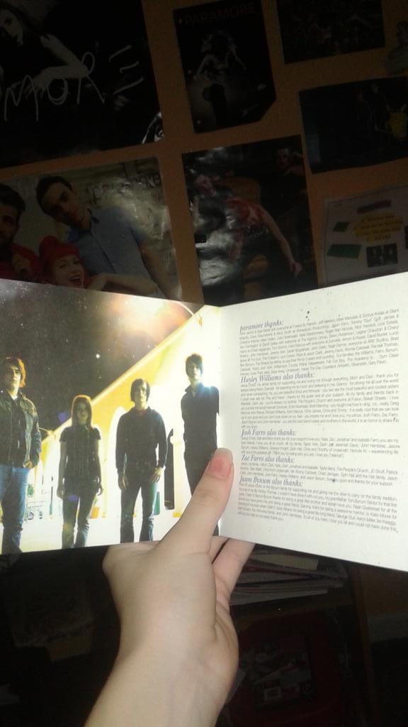 petalsforemmy's tweet photo. The album layout for All We Know is Falling is so aesthetically pleasing
#10YearsOfAllWeKnowIsFalling #AWKIF10 http://t.co/9wZzpz1liI