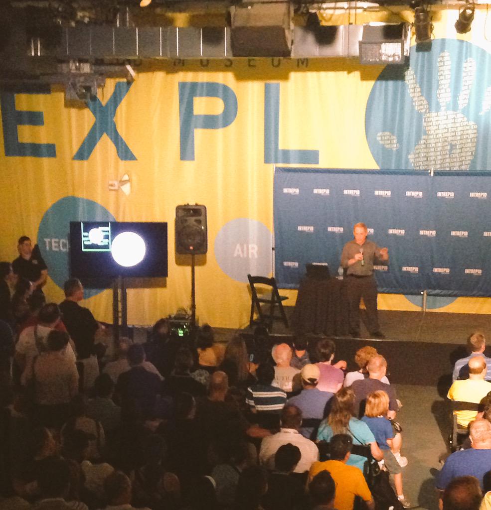 IntrepidMuseum's tweet image. Thanks to @AlanStern for coming to #SpaceScienceFestival to talk about @NASANewHorizons! #PlutoFlyby #nytscience