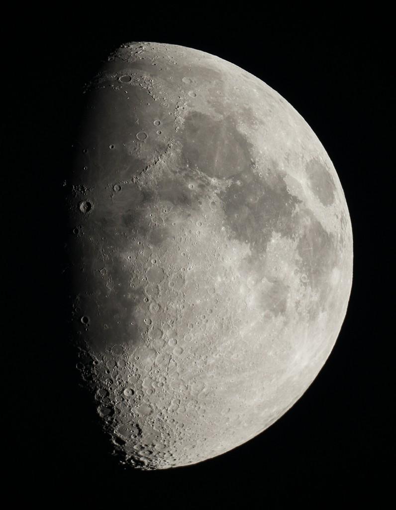 WYAS_73's tweet photo. Here's the Moon. Taken last night from the observatory. #DSLR http://t.co/nDgkc0d5YI