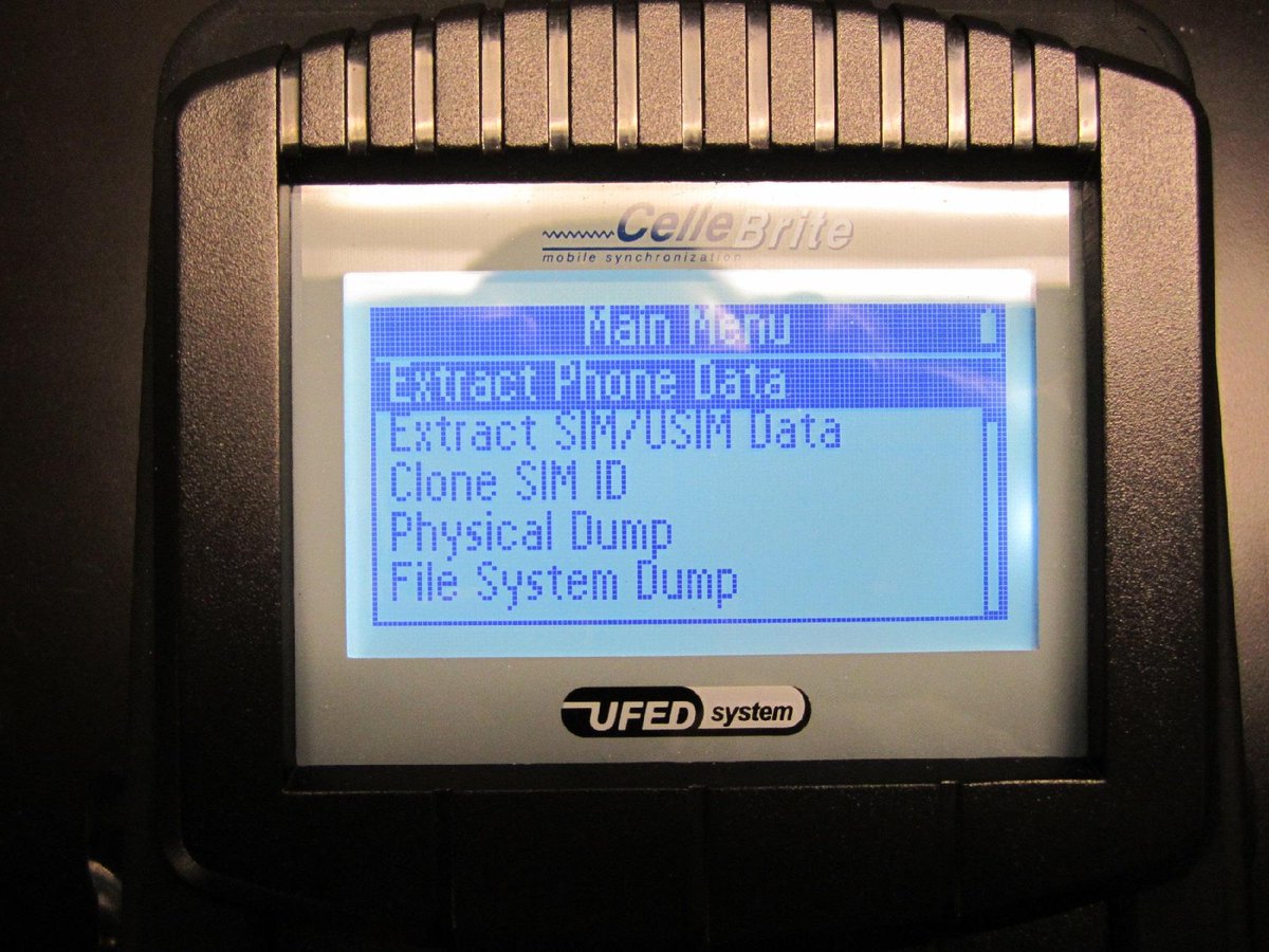 publicintel's tweet photo. Missouri National Guard presentation shows cell phone data extraction with a Cellebrite UFED in a few easy steps http://t.co/FqxbKnkWeX