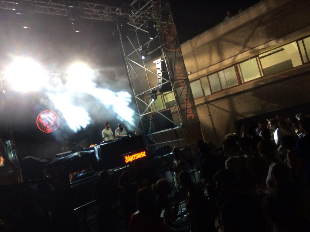 elbackstagemag's tweet photo. Estamos gozándola y sudándola con #Indisco @Lofelive y @Donfluor en @JagermusicSpain del @LowFestival #LowIrrepetible http://t.co/tCi2kEm0CE