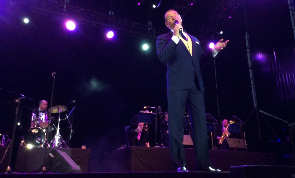 Esta noche volamos a la luna de <a href="/franksinatra/">Frank Sinatra</a> de la mano de #SinatraAndFriendsCentenaryConcert en #Madgarden