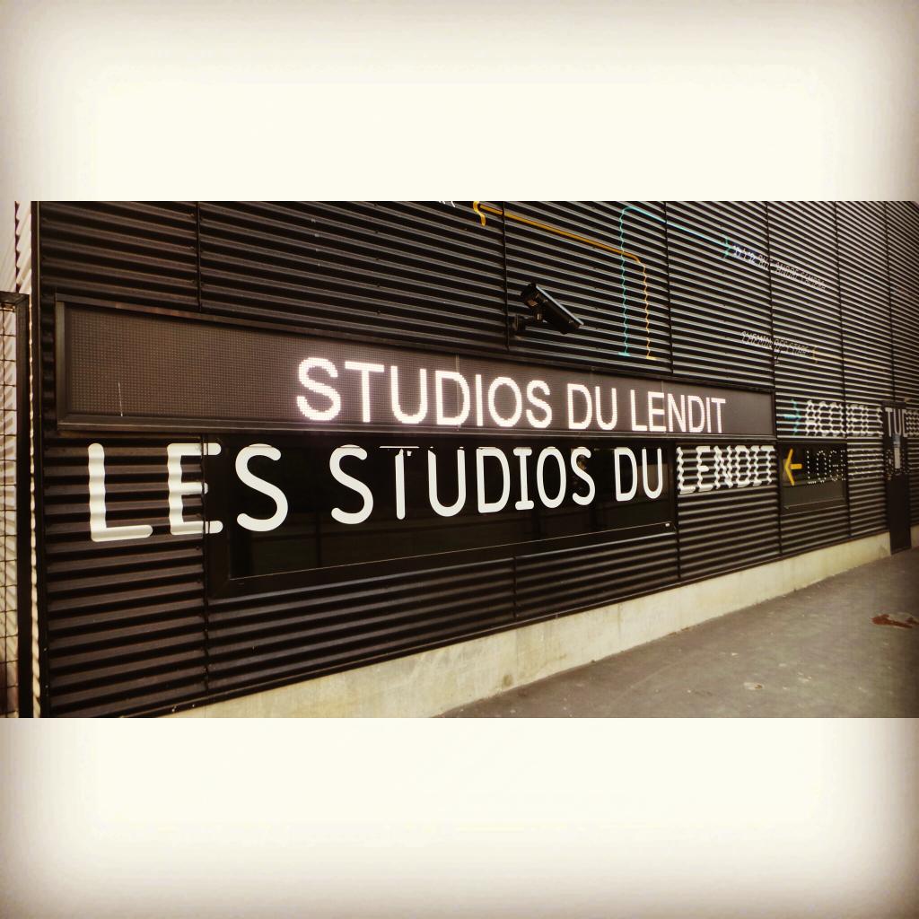 fredericjohn's tweet image. Direction les studios Lendit pour une journée de tournage