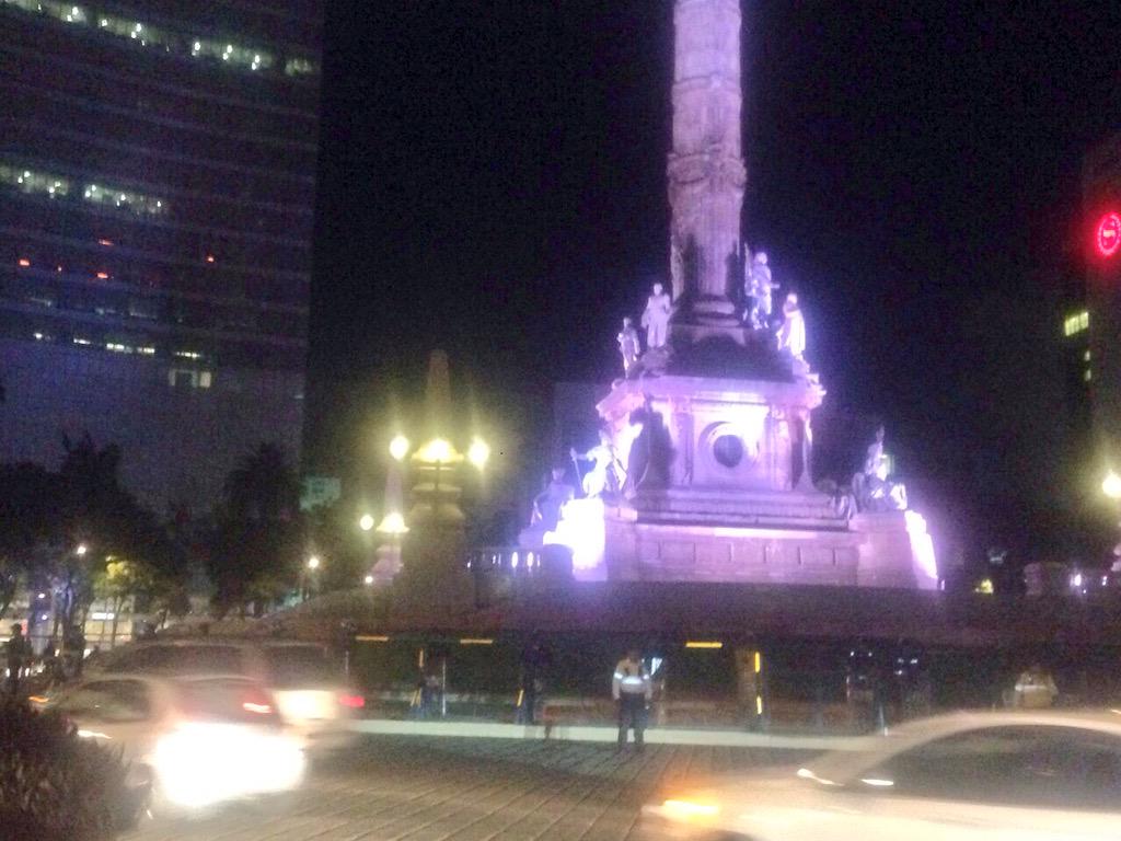 mediotiempo's tweet photo. Así luce el Ángel de la Independencia tras el título obtenido por México en #CopaOro http://t.co/EaaGrq1rx4 http://t.co/QpdDQzDwla