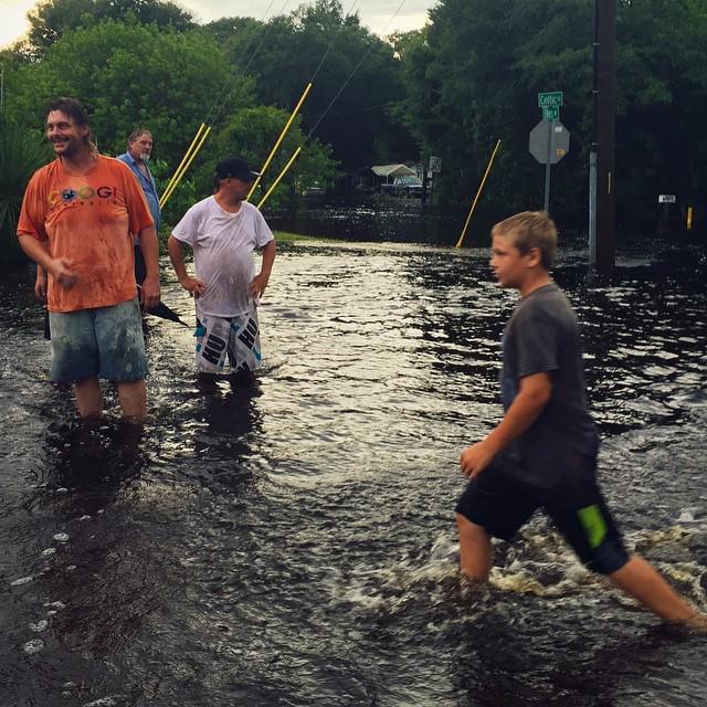 lancephoto's tweet photo. More #flooding in #Pasco, #Elfers residents saw their streets underwater & face evacuation… http://t.co/tlvOBkrItw http://t.co/Lactx2oBZG