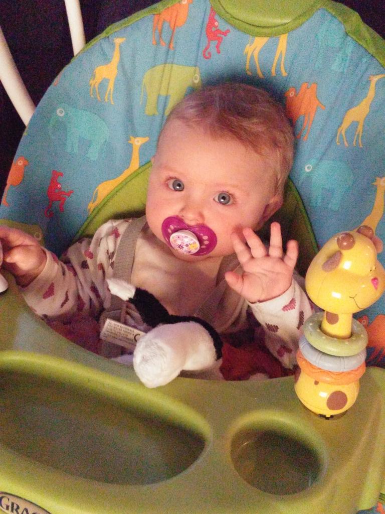 Èg var að smella 7 mánaða barni fyrir framan Dòru og Diego... Sumir kalla mig Mòðir ársins, aðrir jafnvel ekki