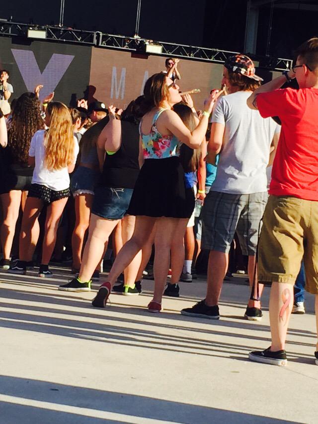 _Vanesamariee's tweet photo. Vic is at #theboysofzummer tour lol jk http://t.co/hd8pZ3osdF