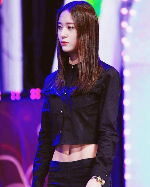 soojungifs's tweet photo. Krystals golden abs👀👀👀 http://t.co/isoVZkCrea