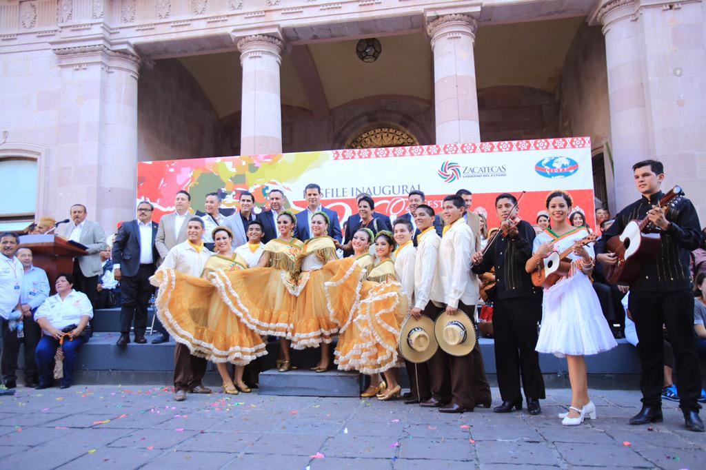 cpbzac's tweet photo. Nuestra ciudad se engalana con música, danza y folclor. Disfrutemos todos de esta gran fiesta. http://t.co/8tqHpUQRT4
