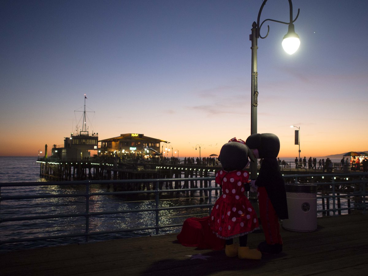 TheAlbrightSM's tweet image. “The best thing to hold onto in life is each other…” @santamonicapier #santamonica #thealbright