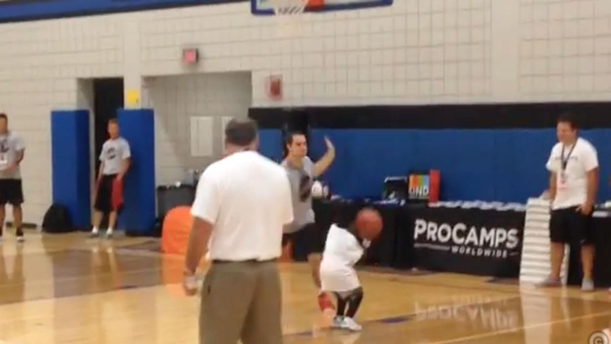 sportingnews's tweet photo. Aaron Craft doesn't care if you're a kid. Come strong to the hoop or he is sending it back. http://t.co/COfdU9il5f http://t.co/Z9ebtWpC2d