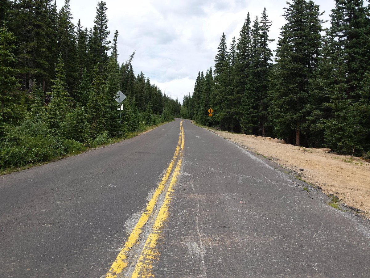 ciclismoyrend's tweet photo. Increíble la ascensión al Mt. Evans.44km de subida al 5% de media acabando a 4.300m.140w parecían 200w. #Puertaco http://t.co/QO3i79G3qC