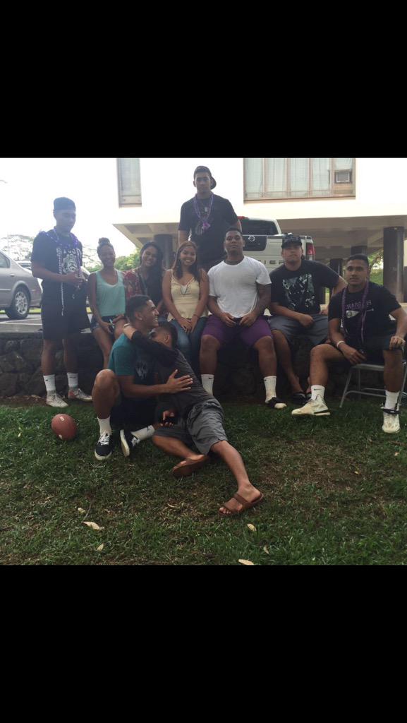 JTaamu10's tweet photo. Gonna miss these guys 😅 #collogebound http://t.co/mbFA8cin4r