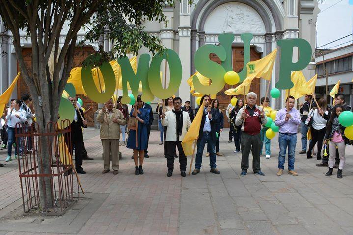 AidaAvellaE's tweet photo. Entre montañas y el verde del sur. Renace la @UP_Colombia para ayudar a construir la Unidad y la Paz #EsPorColombia http://t.co/MekTBctAdh