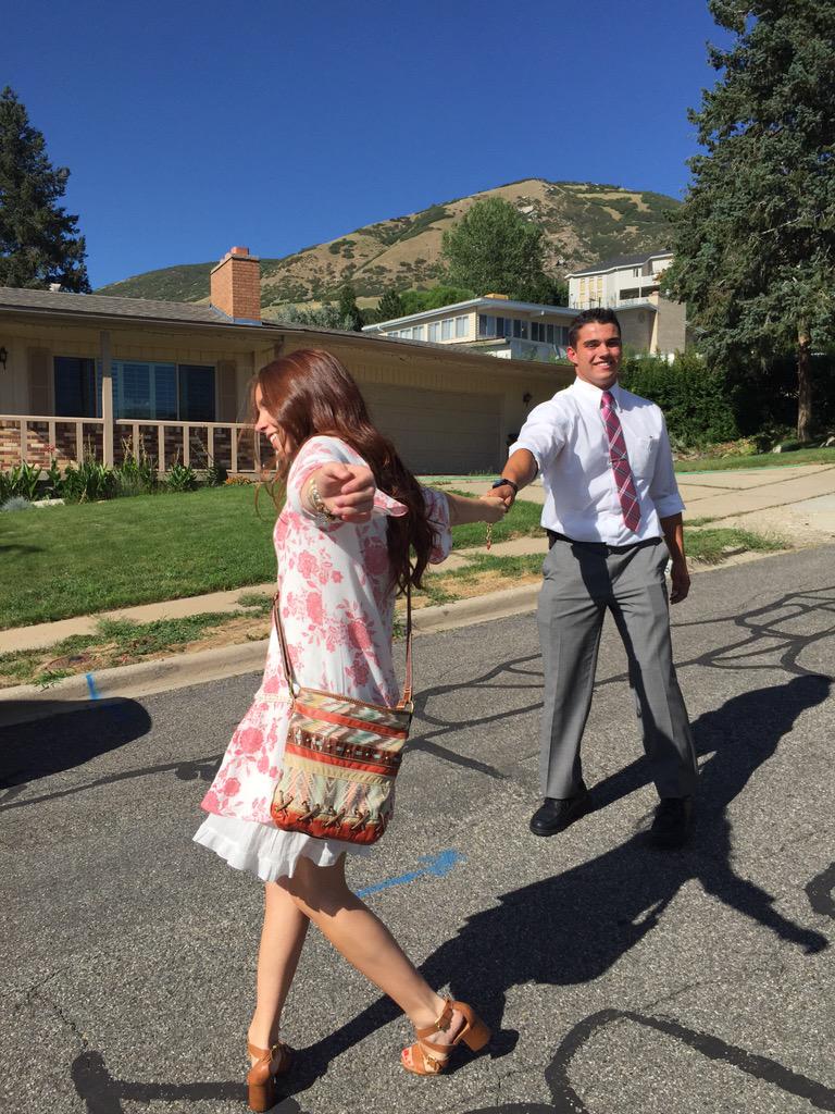 elainamcf's tweet photo. Spent our last few moments dancing and laughing with each other, can't think of a better way! See you soon elder ❤️ http://t.co/SdpLmEm99g